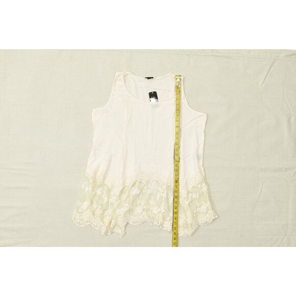 NEW Torrid Plus Size 1X Rayon Lace Hem Tank Top Cream Sleeveless Blouse - Picture 3 of 8